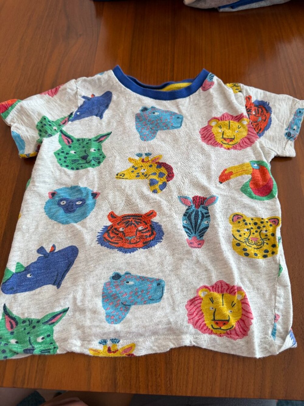 Boden Boys Animal Print t-shirt / size 5-6